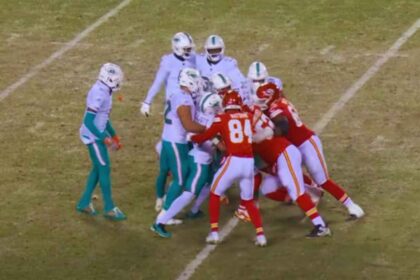 Chiefs Freeze Out Dolphins: Dominance, Drama, and a Rookie's Brilliance Unveiled in Super Wild Card Showdown!