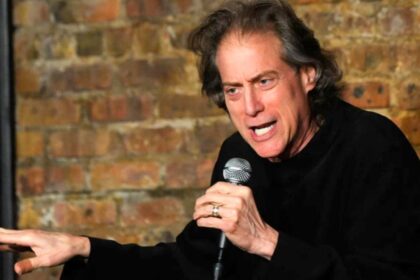 “R.I.P” “Damn… master of the art of sarcasm” NBA Community in Mourning: 'Curb Your Enthusiasm' Star Richard Lewis Passes Away, Fans Pay Tribute